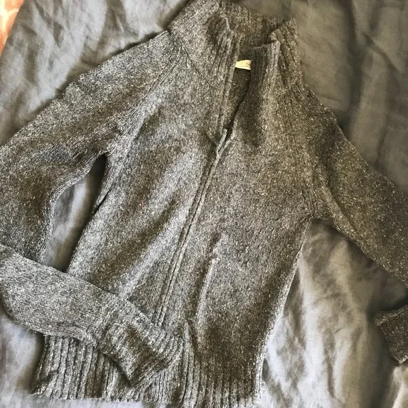 Zara sweater. - Picture 1 of 6